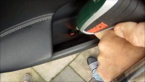 Как снять обшивку двери на Kia Sportage 3: подробные инструкции
