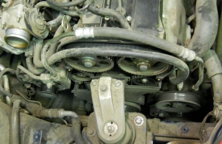 Передняя часть мотора без защитного кожуха ГРМ Шевроле Лачетти
