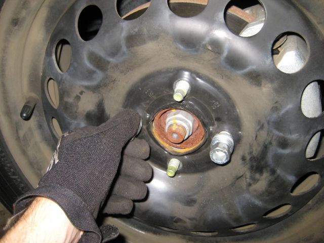 Замена тормозных колодок, тормозного диска и ступицы колеса