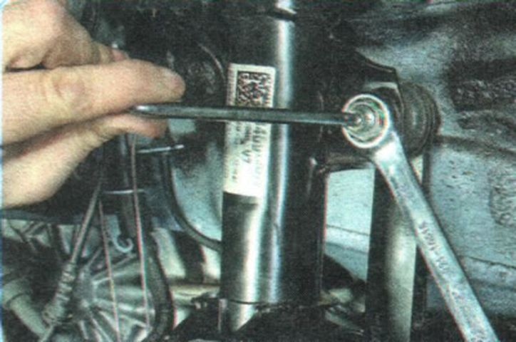 Замена переднего амортизатора шевроле круз