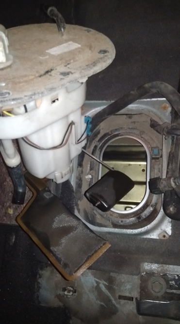 Замена топливного фильтра на автомобиле Hyundai Tucson 