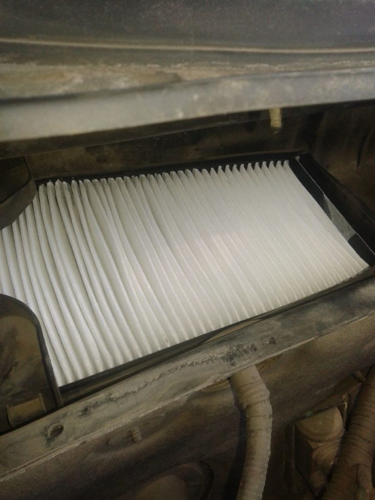 Замена салонного фильтра Эпика: инструкция, видео, опиание